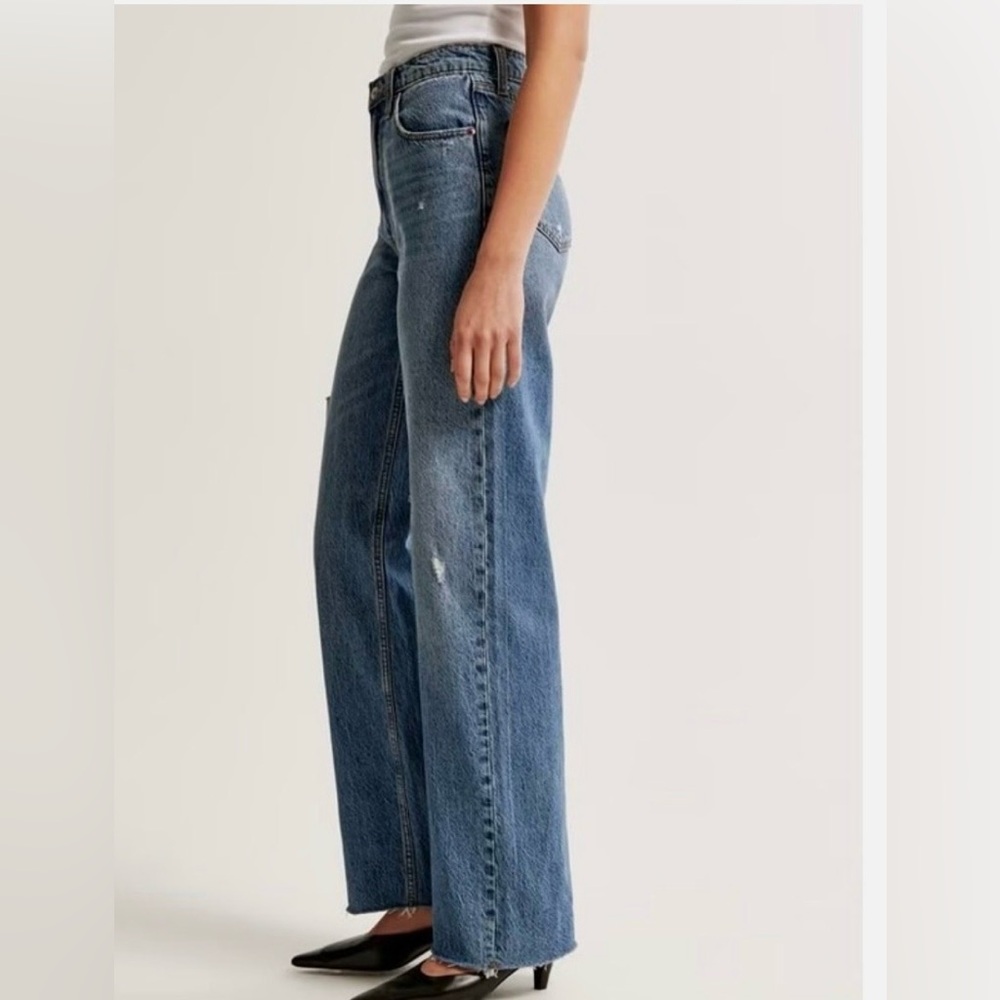Abercrombie Women's Curve Love High Rise Loose Jean with slash - Picture 4 of 5